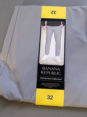 Banana Republic Men’s Motion Tech Hybrid Pant — Light Gray